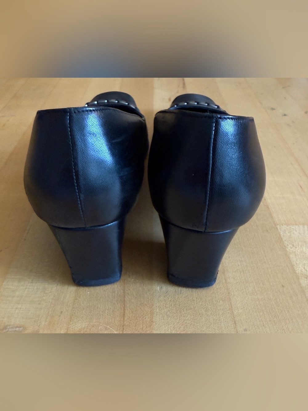 Salvatore Ferragamo Boutique Leather Black Chain Pumps Low Heels 8.5 AA Italy - Picture 5 of 13